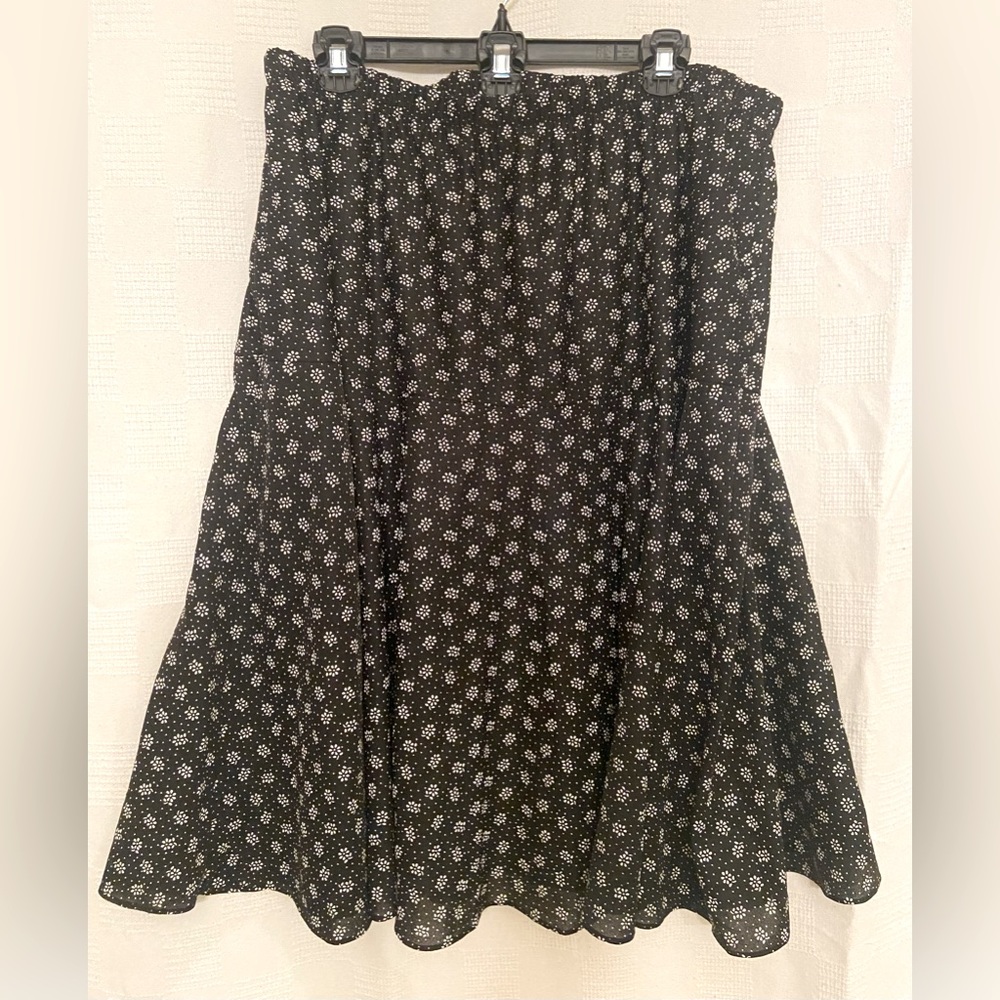 EUC Black & White Flounce Skirt, Size US 22WP